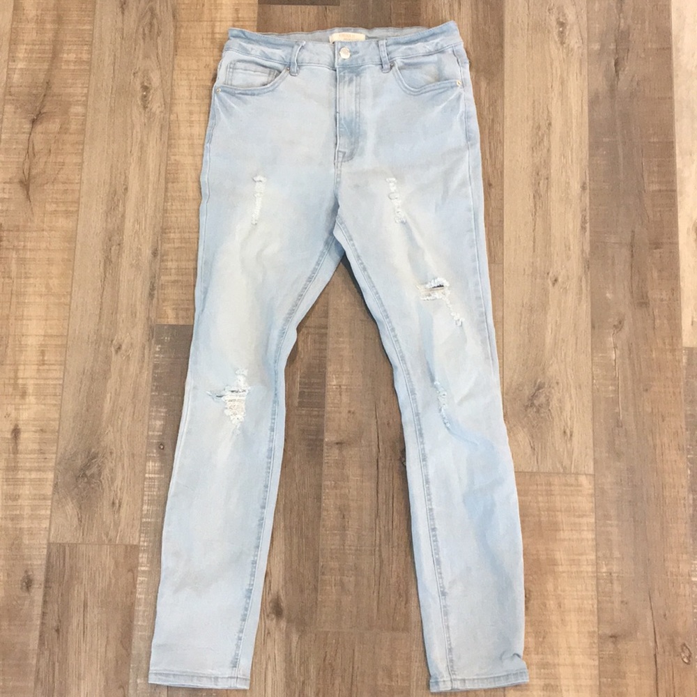 Forever 21 Ripped Lightwash Jeans